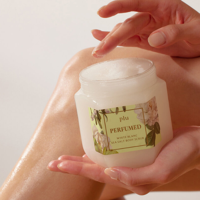 Plu - Perfumed Body Scrub White Blanc 500g.