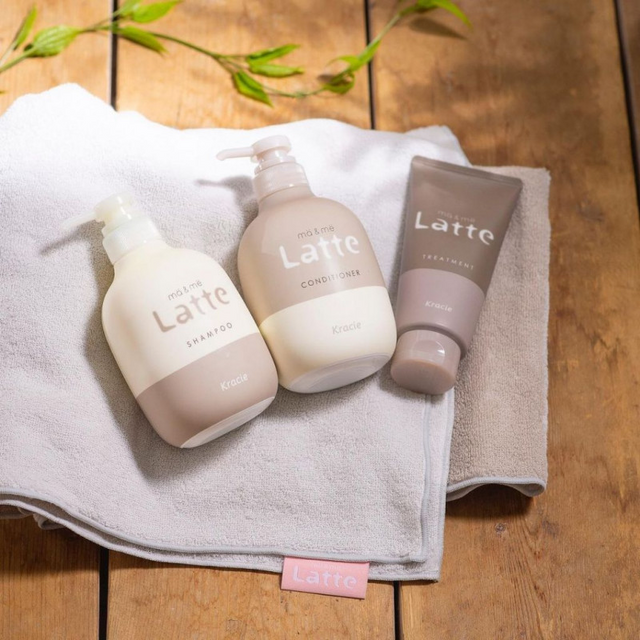 Kracie - Ma & Me Latte - Moisture Repair Shampoo 490ml.