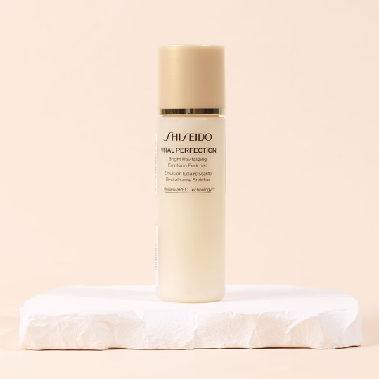 Shiseido - Vital Perfection Bright Revitalizing Emulsion Enriched 30ml.