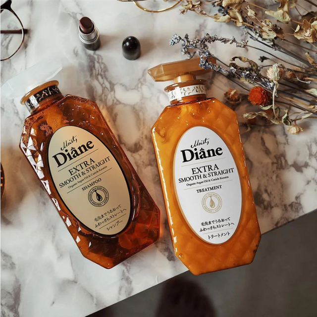 Moist Diane - Extra Smooth & Straight Treatment with Organic Argan Oil & Cuticle Keratin 450ml.