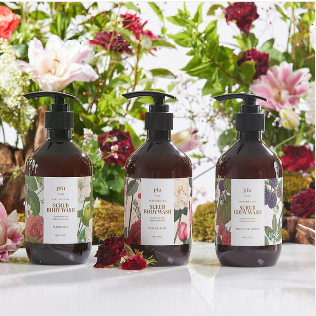 Plu - Perfumed Spa Scrub Body Wash Botanical Berry 500g.