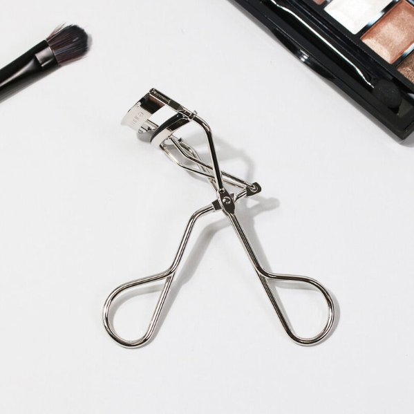 Shu Uemura - Eyelash Curler.