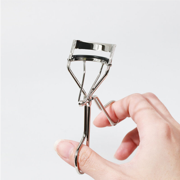 Shu Uemura - Eyelash Curler.