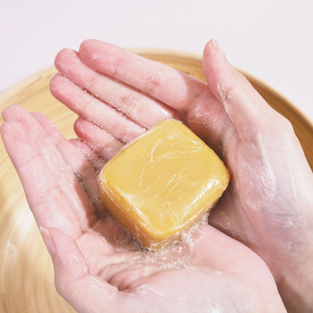 Jula's Herb - Longan Melasma Soap 70g. (Pack of 3)