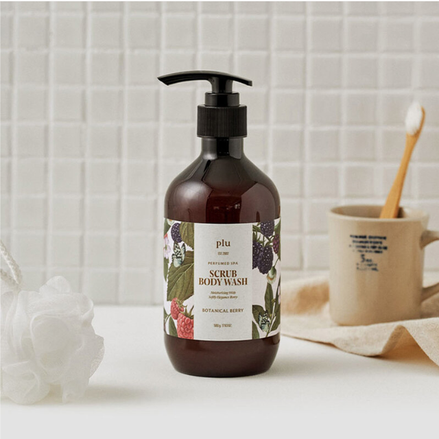 Plu - Perfumed Spa Scrub Body Wash Botanical Berry 500g.