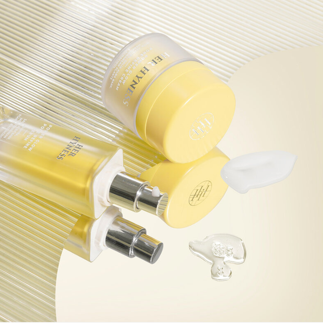 Her Hyness - Power Glow Pore Refine Cream with Asyntra, Salix Alba Bark, Mediterreanean Plants & Acnacidol 30ml.