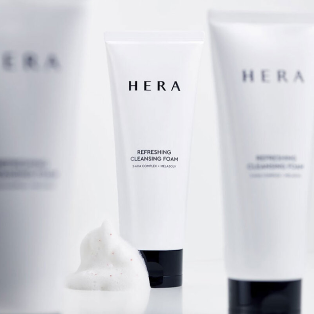 HERA - Refreshing Cleansing Foam with 3-AHA Complex + Melasolv 160g.