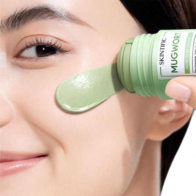 Skintific - Mugwort Anti Pores & Acne Clay Stick 40g.