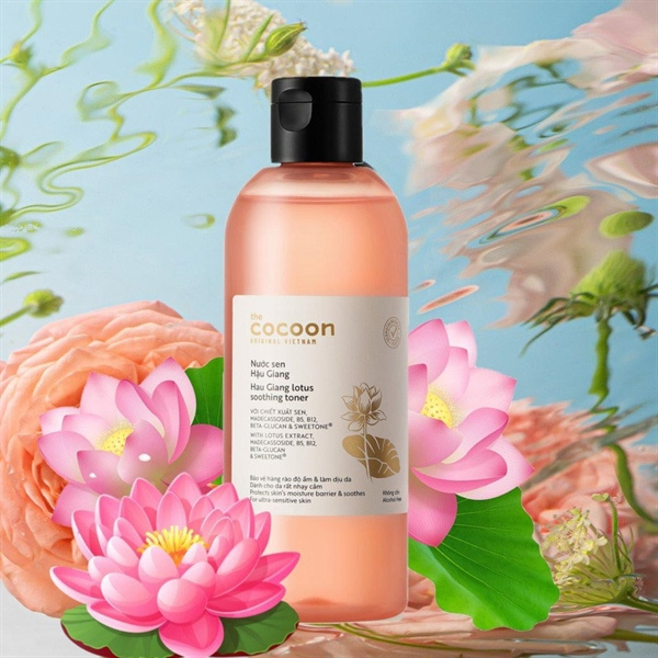 Cocoon Vietnam - Hau Giang Lotus Soothing Toner (Nước Sen Hậu Giang) with Lotus Extract, Madecassoside, B5, B12, Beta-Glucan & Sweetone®, Alcohol-Free 310ml.