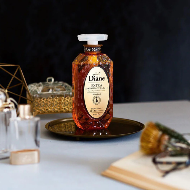 Moist Diane - Extra Smooth & Straight Shampoo with Organic Argan Oil & Cuticle Keratin 450ml.