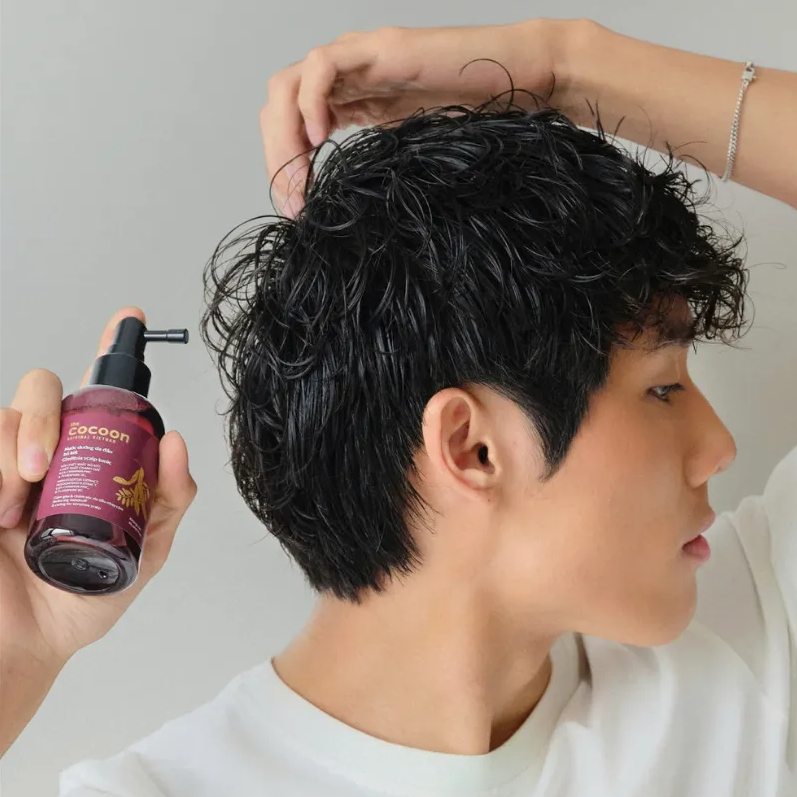 Cocoon Vietnam - Gleditsia Scalp Tonic (Nước Dưỡng Da Đầu Bồ Kết) with Gleditsia Extract, Passionfruit Extract, 0.5% Crinipan PMC, & Fluidipure 8G, Alcohol-Free 140ml.