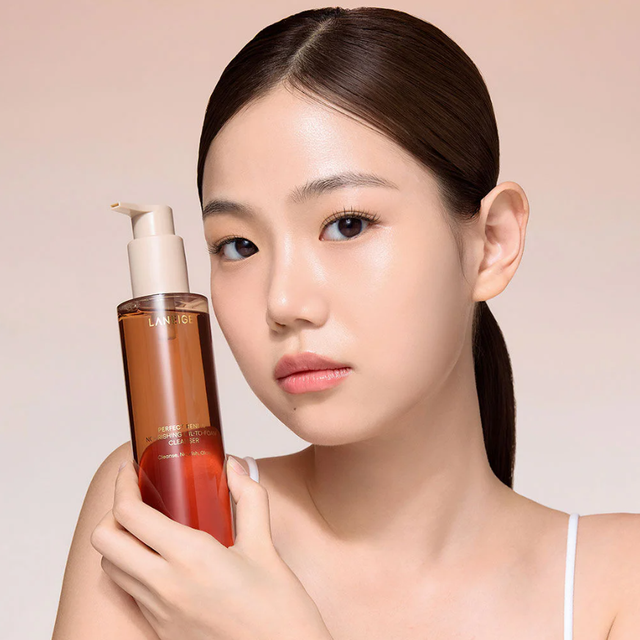 Laneige - Perfect Renew Nourishing Oil-To-Foam Cleanser, Cleanse, Nourish and Glow 200ml.