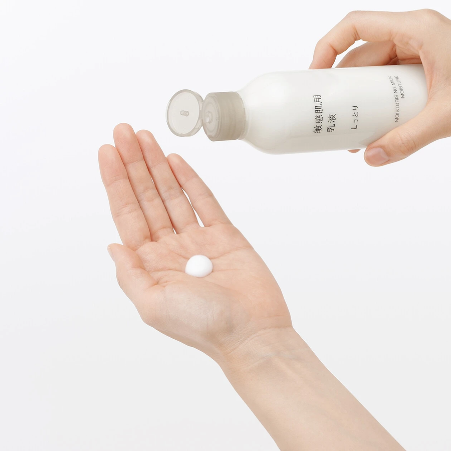 MUJI - Moisturising Milk For Sensitive Skin, Moisture 200ml.