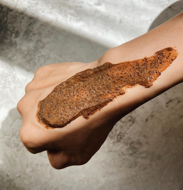 Cocoon Vietnam - Dak Lak Coffee Body Polish (Cà Phê Đắk Lắk Làm Sạch Da Chết Cơ Thể) with Pure Coffee Beans & Cocoa Butter 200ml.