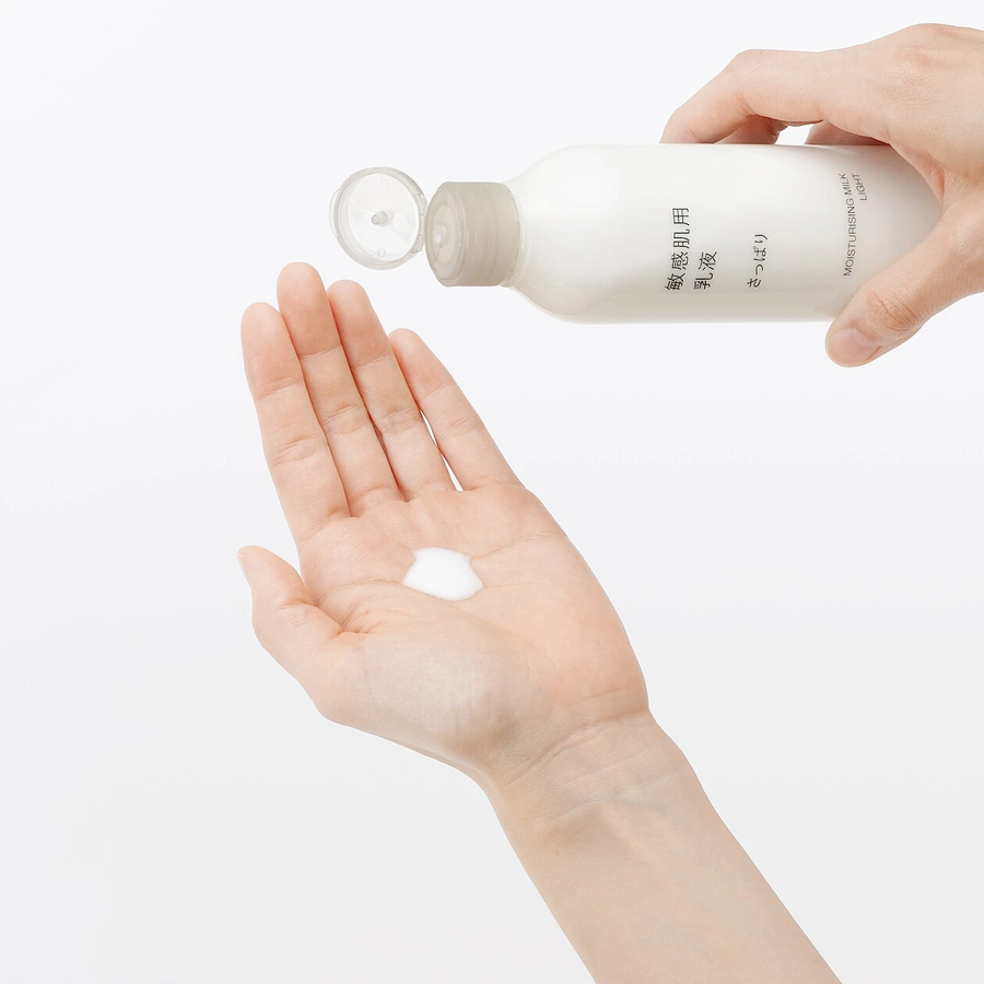 MUJI - Moisturising Milk For Sensitive Skin, Light 200ml.