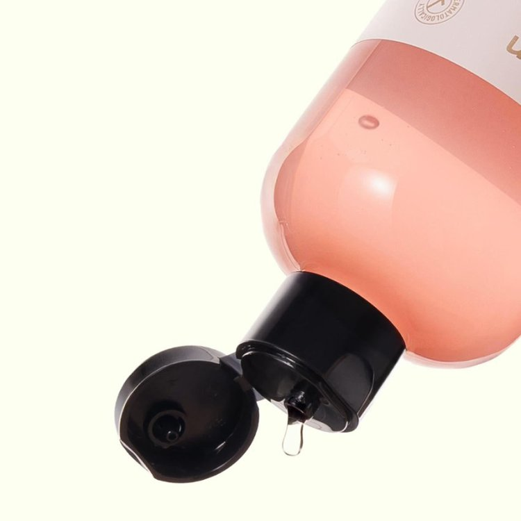 Cocoon Vietnam - Hau Giang Lotus Soothing Toner (Nước Sen Hậu Giang) with Lotus Extract, Madecassoside, B5, B12, Beta-Glucan & Sweetone®, Alcohol-Free 500ml.