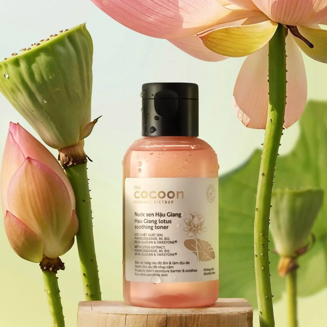 Cocoon Vietnam - Hau Giang Lotus Soothing Toner (Nước Sen Hậu Giang) with Lotus Extract, Madecassoside & B5 140ml.