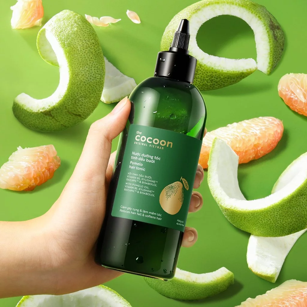 Cocoon Vietnam - Pomelo Hair Tonic (Nước Dưỡng Tóc Tinh Dầu Bưởi) with Pomelo Oil, Vitamin B5, Xylishine™, Baicapil™ & Bisabolol, Alcohol-Free 310ml.