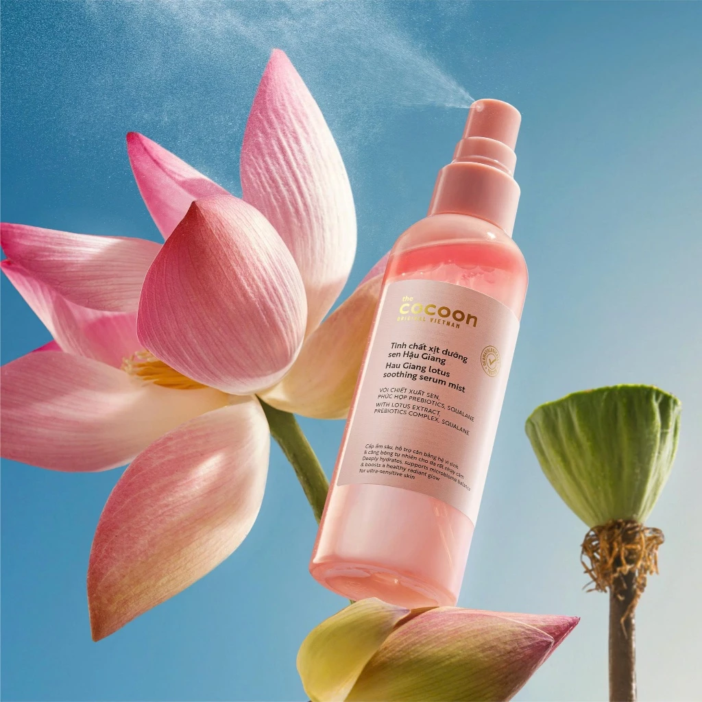 Cocoon Vietnam - Hau Giang Lotus Soothing Serum Mist (Tinh Chất Xịt Dưỡng Sen Hậu Giang) with Lotus Extract & Prebiotics 100ml.